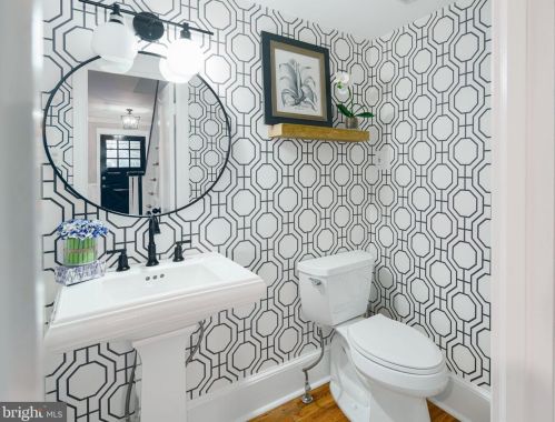 450 Elm Ave, Tavistock NJ  08033-2645 exterior