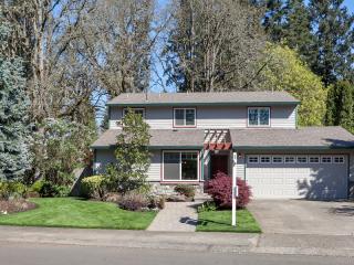 9895 Kimberly Dr, Portland, OR 97224-4625
