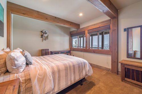 12332 Ski Slope Way, Truckee CA  96161-6603 exterior