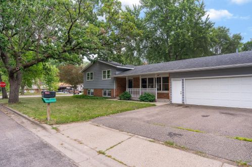990 13th St, Newport, MN 55055-1718