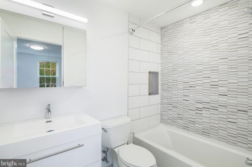 1828 12 St, Philadelphia PA 19147-4532 exterior