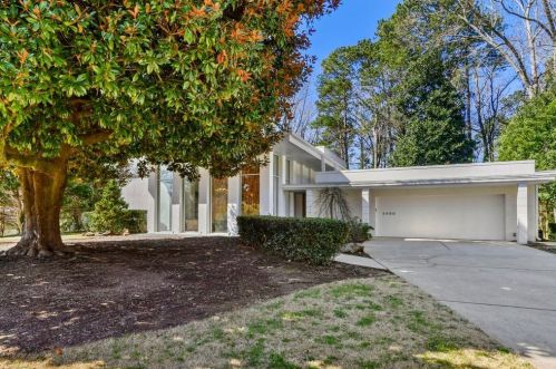 5890 Hilderbrand Dr, Atlanta GA  30328-5149 exterior