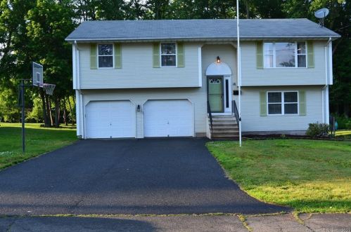 18 Burnap Rd, Windsor Locks, CT 06096-1430
