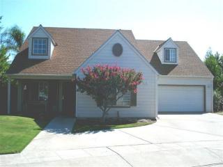 812 Burlingame Ave, Clovis, CA 93612-0484