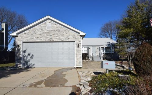 2040 Honey Locust Dr, Barrington Hills, IL 60102