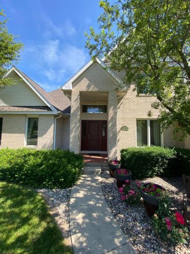 1508 Locust Dr, Saint Joseph, IL 61873-9065