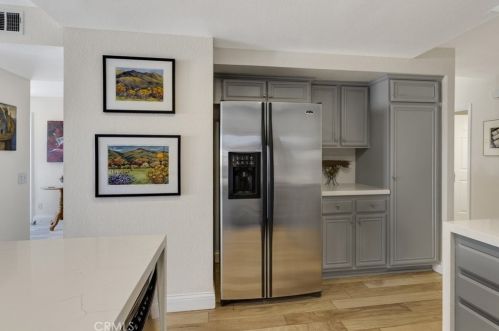 814 Links Vw Dr, Simi Valley CA 93065-6654 exterior