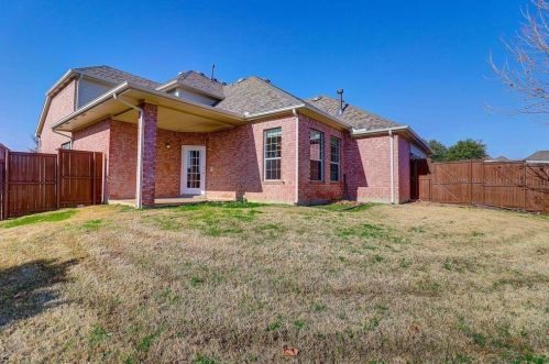8910 Forest Hills Dr, Irving TX  75063-4482 exterior