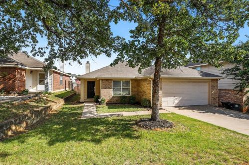 7553 Vanessa Dr, Fort Worth, TX 76112-4428