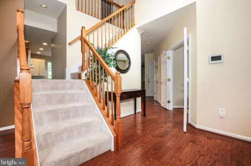 8389 Tenbrook Dr, Gainesville, VA 20155-3878