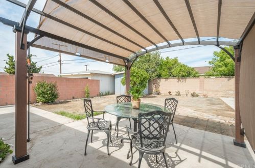 526 Buttonwood St, Anaheim CA  92805-2225 exterior