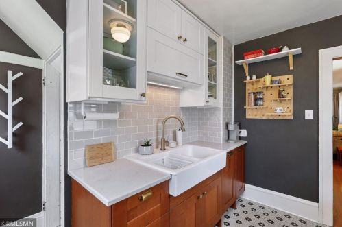 1382 Juliet Ave, Saint Paul MN  55105-2501 exterior