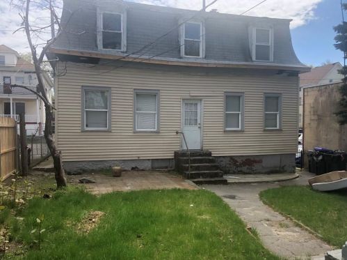 25 Seabury St, Providence, RI 02907-3030