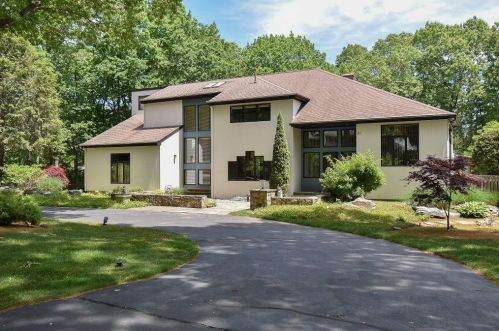30 Dagnillo Dr, Warwick, RI 02818-4069