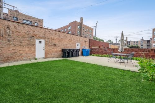 6817 Crandon Ave, Chicago IL  60649-1210 exterior