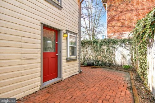 136 East St, Carlisle PA  17013-2515 exterior