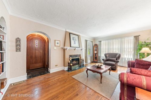 112 Derbyshire Ln, Arlington Hts, IL 60004-6712
