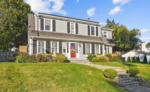 25 Ledge Rd, Warwick, RI 02818-2917
