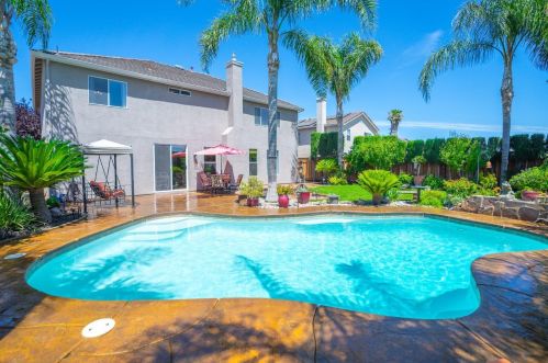 1746 Fir Dr, Los Banos CA 93635-5236 exterior