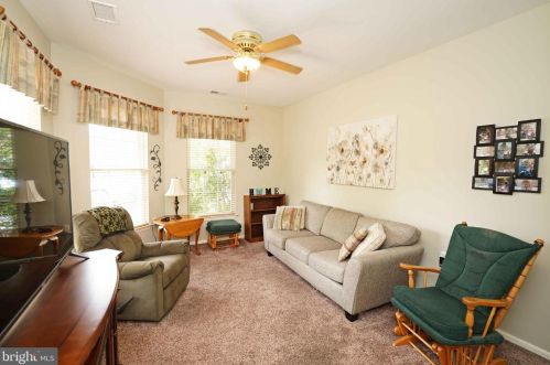 175 Meadowlark Dr, Trenton NJ  08690-3545 exterior