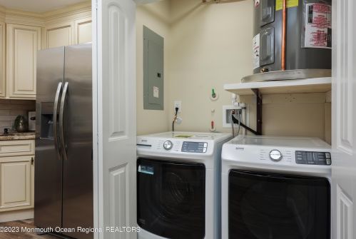 20 Lexington Ct, Tinton Falls NJ 07701-5467 exterior