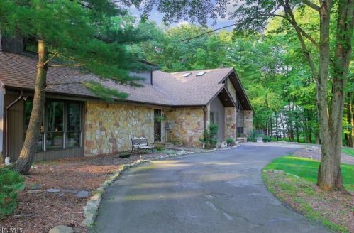 27 William Penn Rd, Warren, NJ 07059-5046