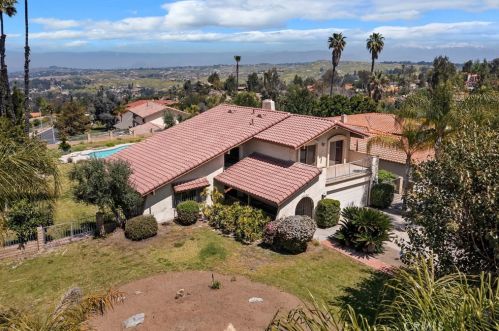 16350 Rancho Escondido Dr, Riverside CA  92506-5816 exterior