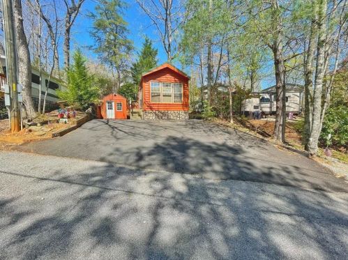 135 Rocky Ln, Cleveland, GA 30528-0910