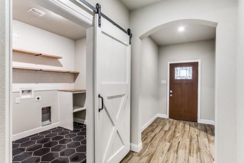 1308 Lagonda Ave, Fort Worth TX  76164-8614 exterior