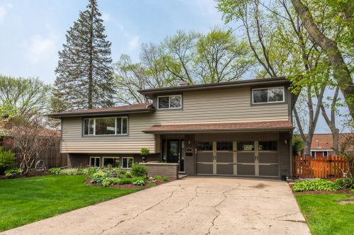 10 Comfort Ln, Palatine, IL 60067-3508
