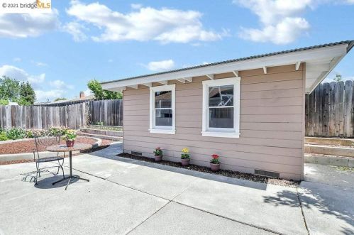 3562 Skylark Dr, Concord CA  94520-1515 exterior