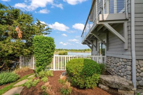 19 Shorehaven Rd, Norwalk CT  06855-2806 exterior