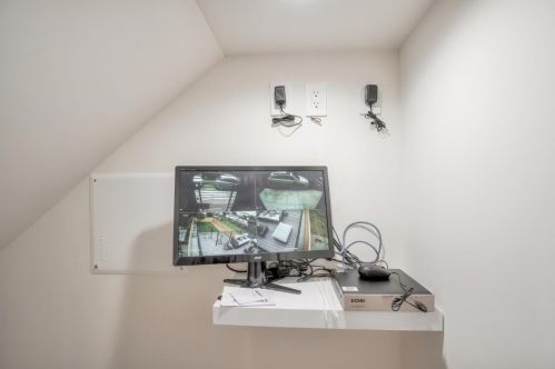 260 Girard St, San Francisco CA 94134-2110 exterior