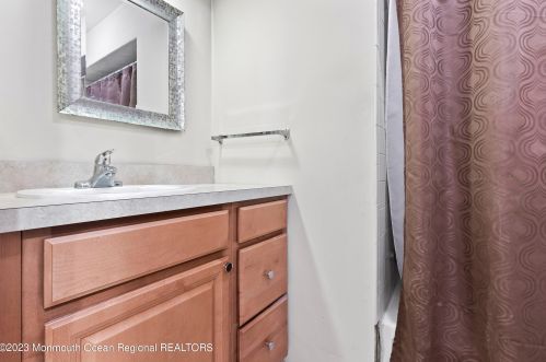 39 Lexington Ct, Tinton Falls NJ 07701-5472 exterior