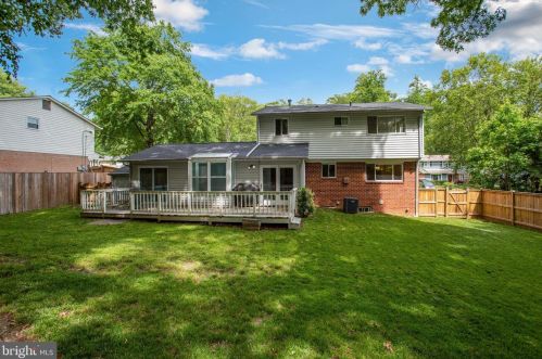 6812 Landor Ln, Springfield VA  22152-3333 exterior