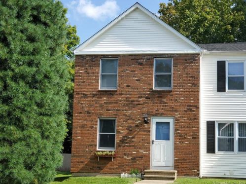 7 Colonial Vlg, Huntington CT  06484-3246 exterior