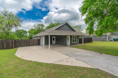 1228 Jones St, Greenville, TX 75401-4821