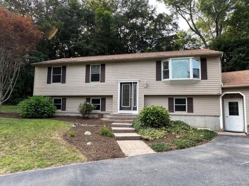 18 Green Hills Rd, Quaker Hill, CT 06375-1107
