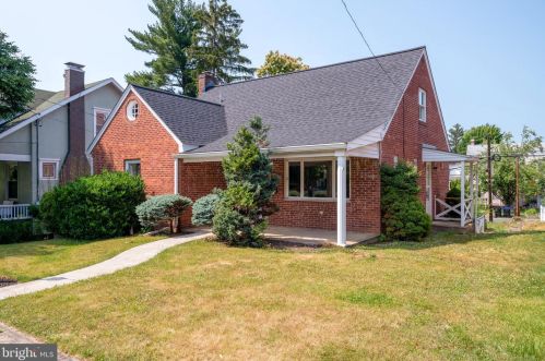 2512 Hoffer St, Harrisburg, PA 17103-2044