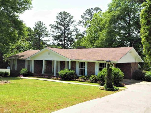 55 Terrace Dr, Lagrange, GA 30240-4033