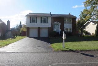 208 Woodbury Dr, Butler, PA 16001-2616