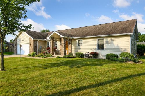 801 Kara Ave, Saint Joseph, IL 61873-9071