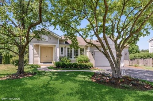 2450 Chambourd Dr, Buffalo Grove, IL 60089-4661