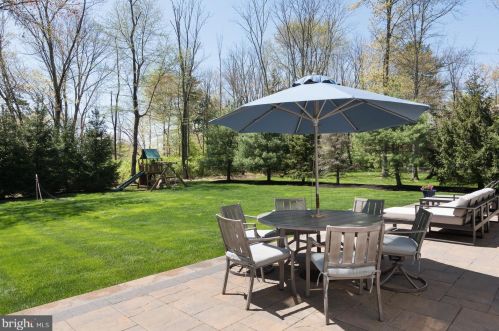 19 Derwent Dr, Princeton NJ  08540-7551 exterior