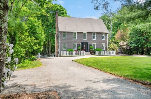 420 Maureen Cir, Burrillville, RI 02839-1136