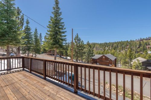 13610 Hillside Dr, Truckee CA  96161-6867 exterior