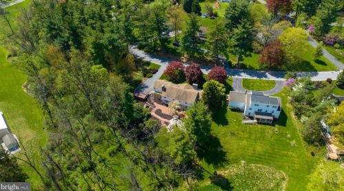 2033 Crescent Rd, York PA  17403-4760 exterior