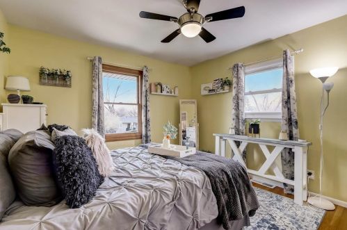 413 Indianwood Dr, Carol Stream IL  60188-1561 exterior