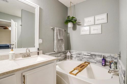 7105 Ashbourne Way, Fort Worth TX  76133-8924 exterior