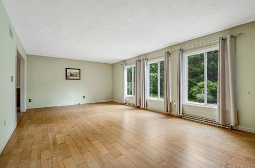 56 Oakcliff Rd, Middletown CT  06457-5663 exterior